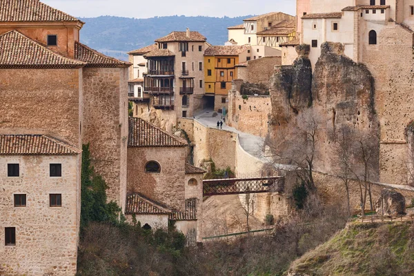 Cuenca古い石の家や鉄の橋ぶら下げ スペイン — ストック写真
