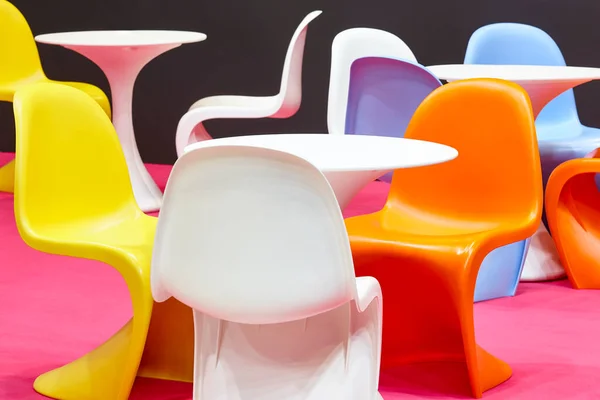 Moderne Mehrfarbige Plastikstühle Und Tische Kindergarten Innenausbau — Stockfoto