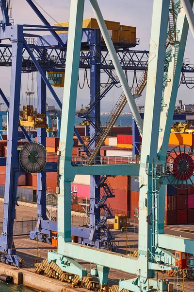 Cranes Containers Ready Shipped Logistic Global Market — Stock Photo, Image