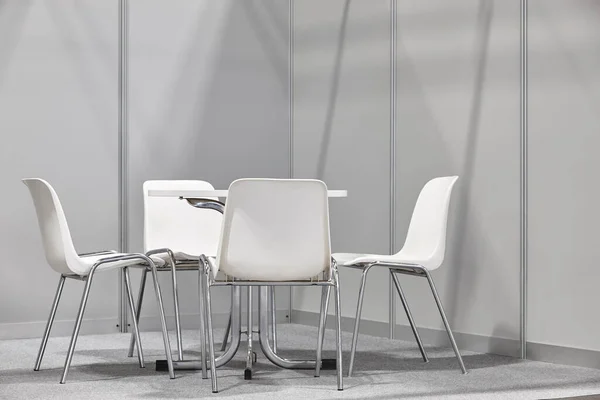 White Chairs Table Indoor Set Contemporary Comfortable Plastic Furniture — Stock Photo, Image