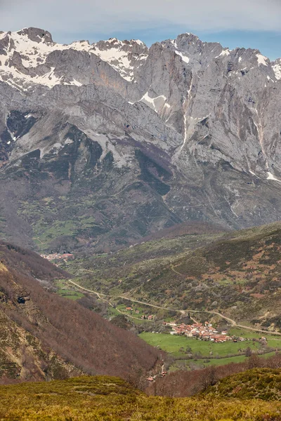 Green Valley Mountain Landscape Santa Maria Valdeon Castilla Leon Spain — Fotografia de Stock