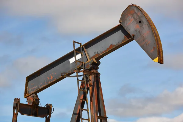 Oil Pumping Machine Platform Pump Jack Petroleum Extraction Resource — Stock Photo, Image