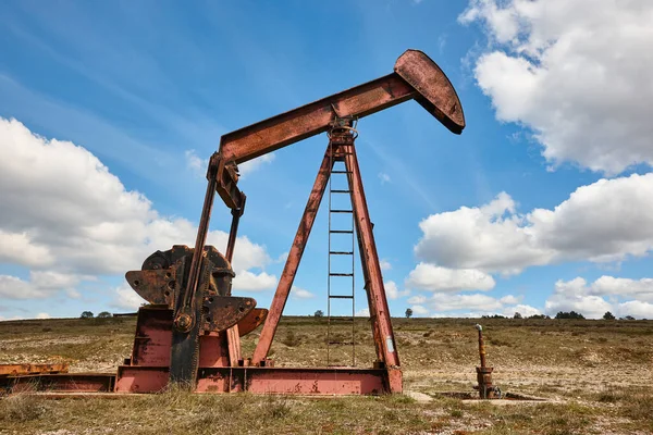 Plattform För Oljepumpar Pumpknekt Petroleumutvinning Resurser — Stockfoto