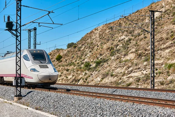 高速列車 鉄道だ 再生可能エネルギー輸送技術 スペイン — ストック写真