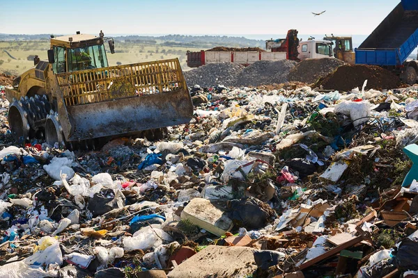 Heavy Machinery Shredding Garbage Open Air Landfill Waste — Stock Photo, Image