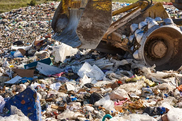 Heavy Machinery Shredding Garbage Open Air Landfill Waste — 스톡 사진