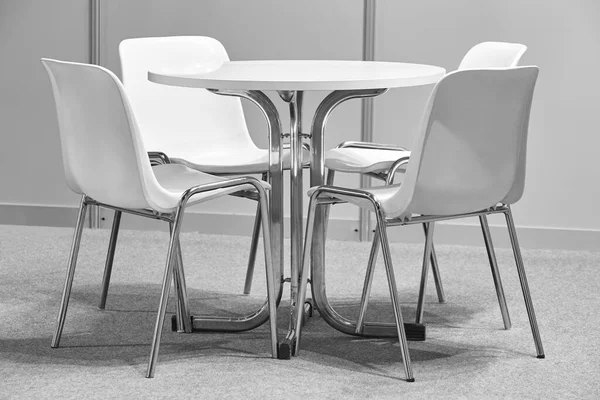 Chaises Blanches Table Intérieur Mobilier Contemporain Plastique Confortable — Photo