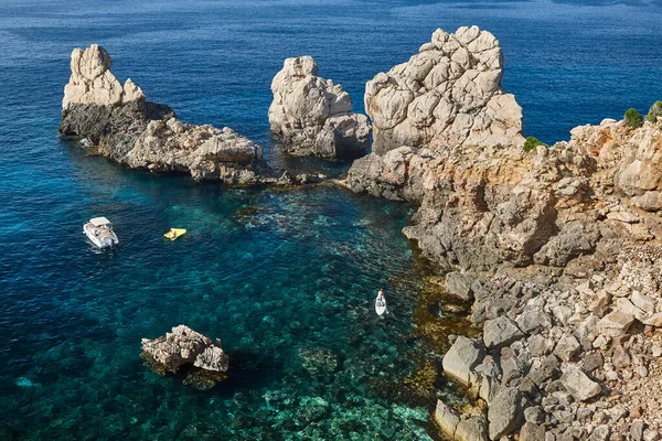 地中海沿岸のバレアレス諸島 絵のように美しい岩の入り江 スペイン — ストック写真