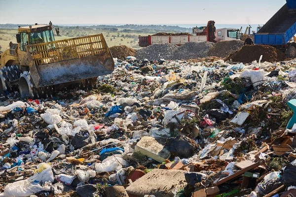 Heavy Machinery Shredding Garbage Open Air Landfill Waste — ストック写真
