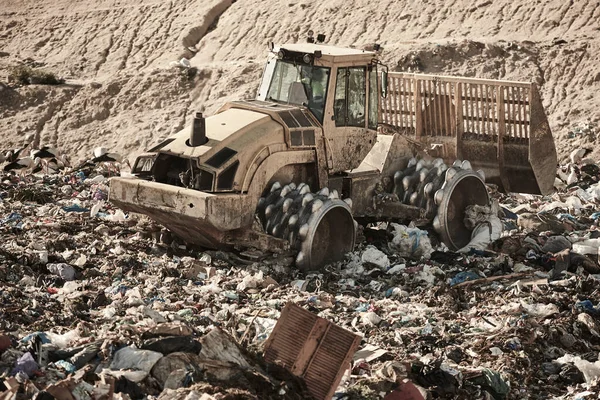 Heavy Machinery Shredding Garbage Open Air Landfill Waste — ストック写真