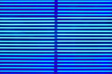 Mavi neon bağlar. Ultraviyole lamba ışınları. Floresan arkaplan