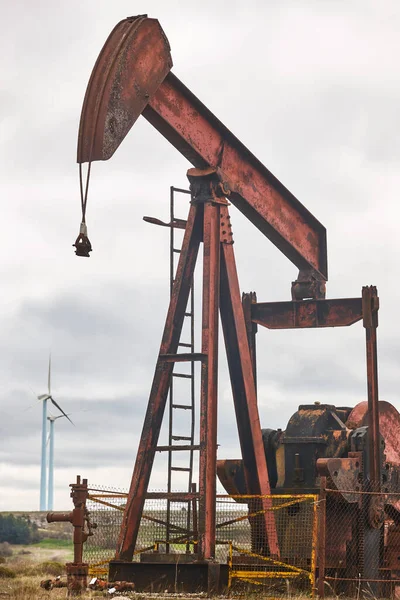 Oil Pumping Machine Platform Pump Jack Petroleum Extraction Resource — Stock Photo, Image