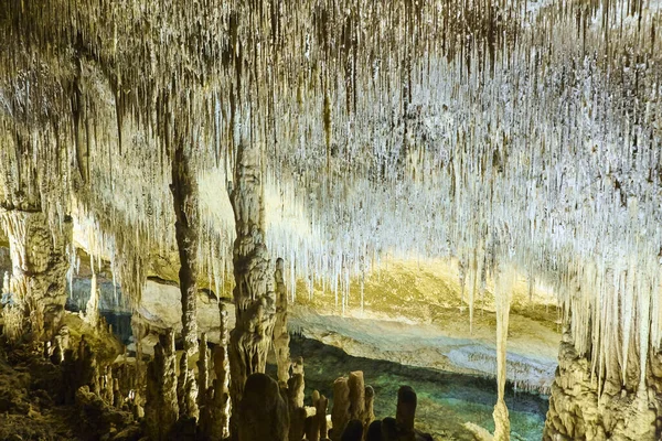 Синие Кристаллические Воды Пещере Куэвас Драк Озил Испания — стоковое фото