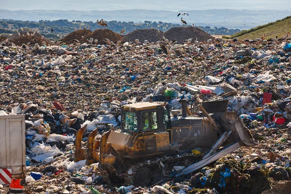 Heavy Machinery Shredding Garbage Open Air Landfill Waste — Stock fotografie