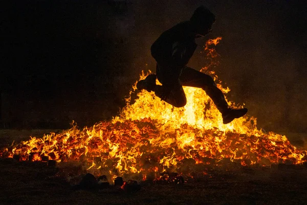 Summer Solstice Celebration Jumping Fire Burning Flames Danger — Stock Photo, Image