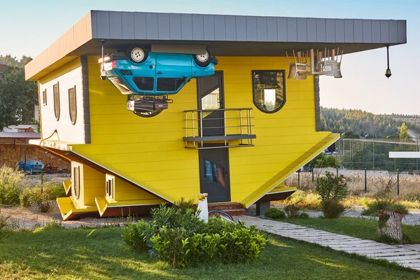 Weird Upside House Bizarre Wooden Home Funny Architecture — Stockfoto