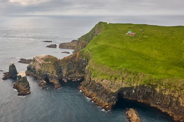 Mykines Fyr Och Klippor Färöarna Från Helikopter Danmark — Stockfoto