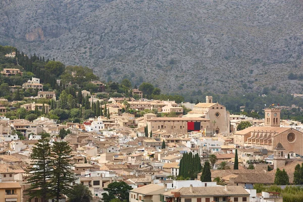ポレンサの絵のような石の村 カルヴァリーと教会 スペインのマヨルカ島 — ストック写真