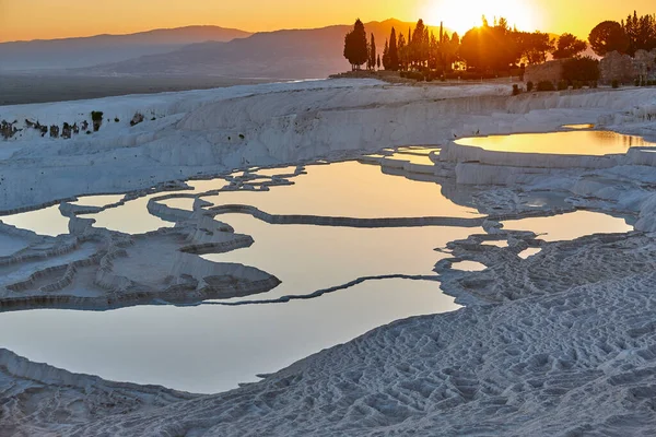 Pamukkale Λευκό Ορυκτό Ασβεστόλιθο Φυσική Πισίνα Γεωλογικό Ορόσημο Στην Τουρκία — Φωτογραφία Αρχείου