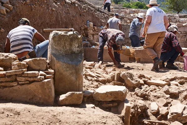 Arbetare Vid Den Arkeologiska Utgrävningen Efesos Landmärke Turkiet — Stockfoto