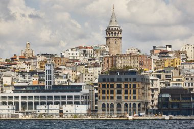 Galata Kulesi ve Bosporus Boğazı. İstambul silueti. Türkiye 