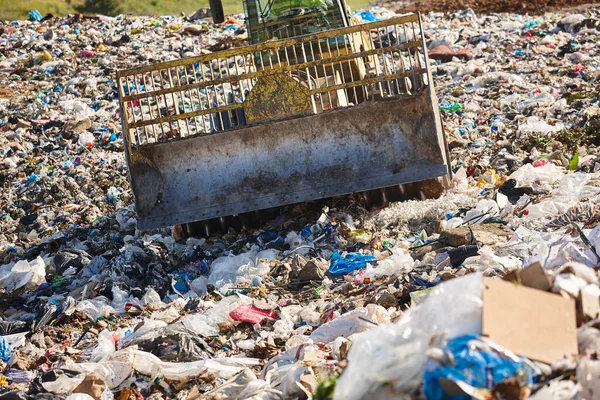 Heavy Machinery Shredding Garbage Open Air Landfill Waste — 스톡 사진