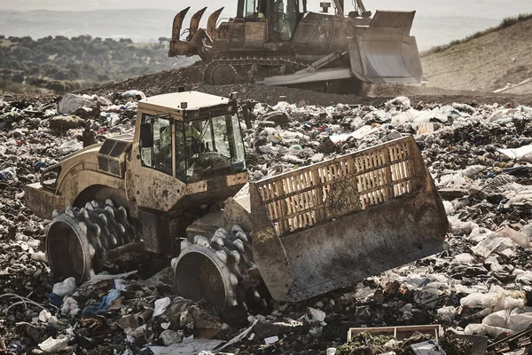 Heavy Machinery Shredding Garbage Open Air Landfill Waste — Stock Photo, Image