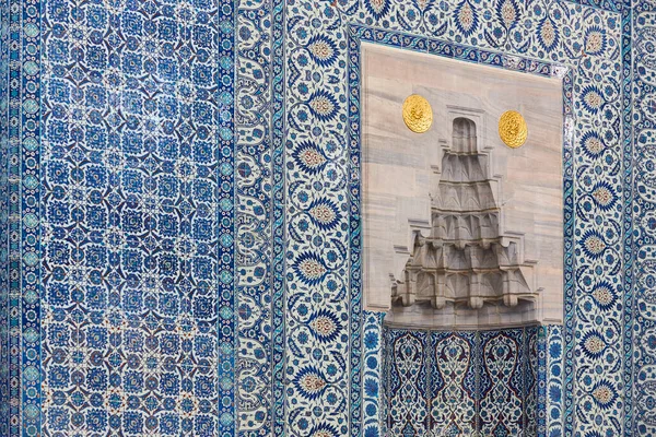 Rustem Pasha清真寺Mihrab和Iznik瓷砖 土耳其伊斯坦布尔伊斯兰城 — 图库照片