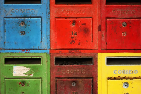 Caixas de correio coloridas Fotos De Bancos De Imagens