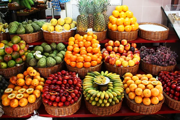 Tropisk frukt monter — Stockfoto