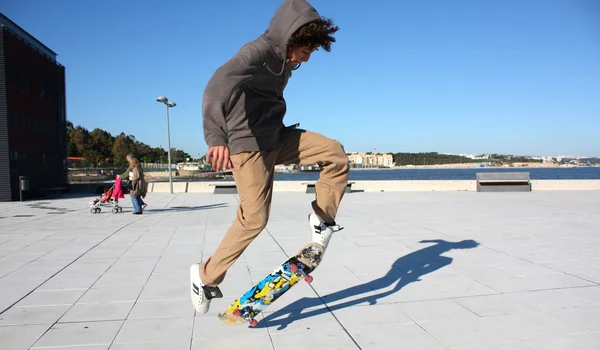 Rapaz de patins — Fotografia de Stock