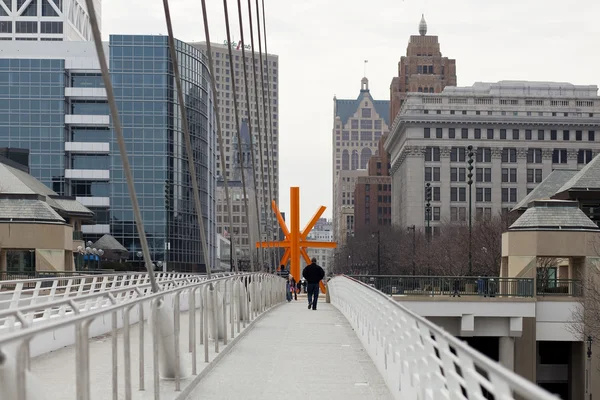 El puente peatonal de Reiman con vistas a The Calling — Foto de Stock