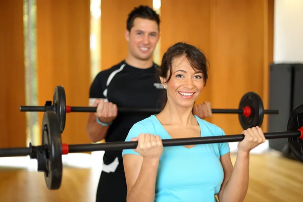 Group having fun with weightlifting — Stock Photo, Image