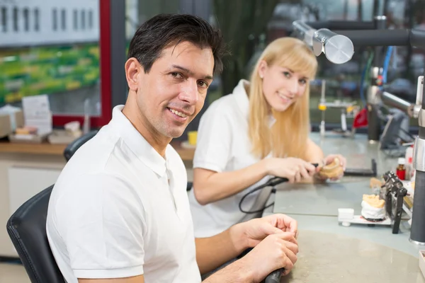 Dental technician polishing gold tooth — Stock Photo, Image