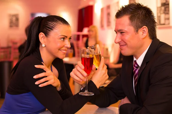 Couple in love enjoying drinks — Stock Photo, Image