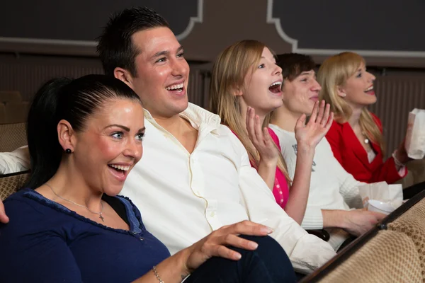 Audiencia riéndose en las películas Imagen de archivo