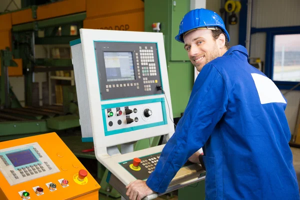 Construction worker operating a machine — Stock Photo, Image