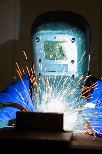 Man welding steel creating many sparks — Stock Photo, Image