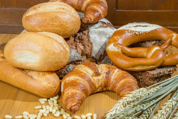 Různé druhy chleba a pečiva — Stock fotografie