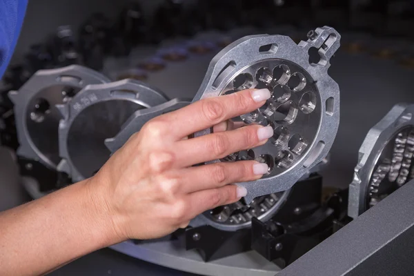 Technician in a dental lab working at a drilling or milling machine — Stock Photo, Image