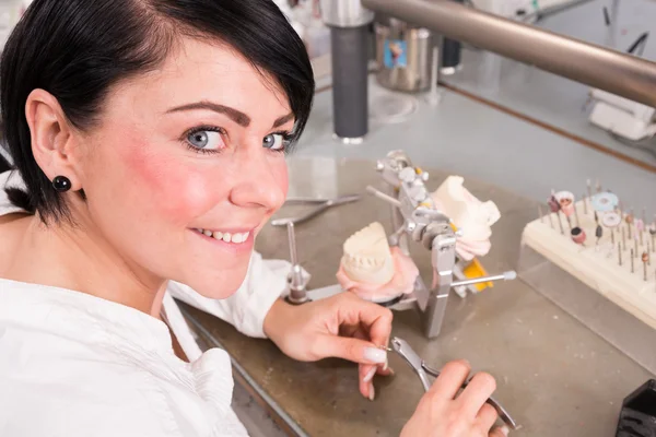 Technician producing a dental prosthesis in a laboratory or workshop — Stock Photo, Image