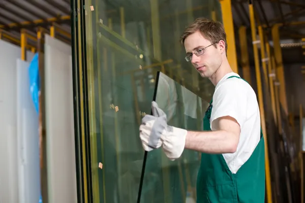 Glazier in workshop handling glass — Stock Photo, Image