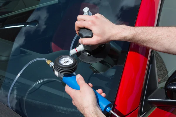 Glazier repairing windscreen after stone chipping damage — Stock Photo, Image