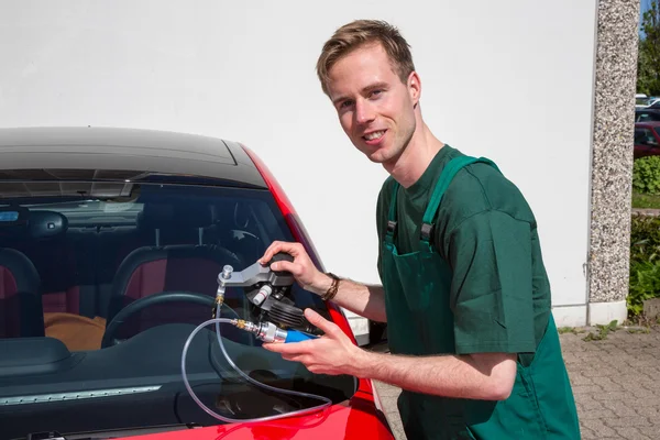 Glazier repairing windscreen after stone chipping damage — Stock Photo, Image