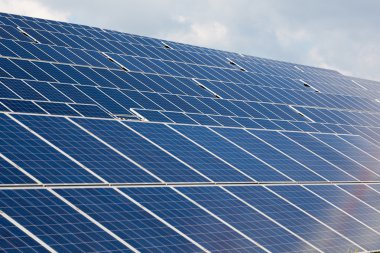 büyük güneş enerjisi dizi temiz elektrik üretimi için
