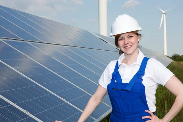 Engineer or installer posing with solar panels — Stock Photo, Image