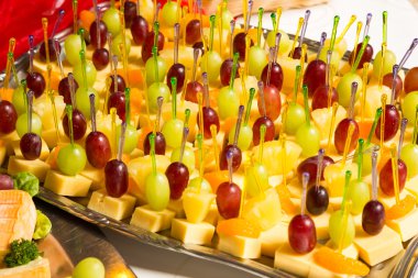 ananas ve üzüm meze ile açık büfe ve diğer meyveler Restaurant