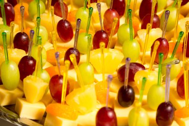 ananas ve üzüm meze ile açık büfe ve diğer meyveler Restaurant