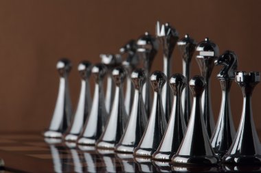 çizgi siyah satranç figürleri