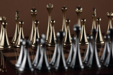 Altın satranç figürleri